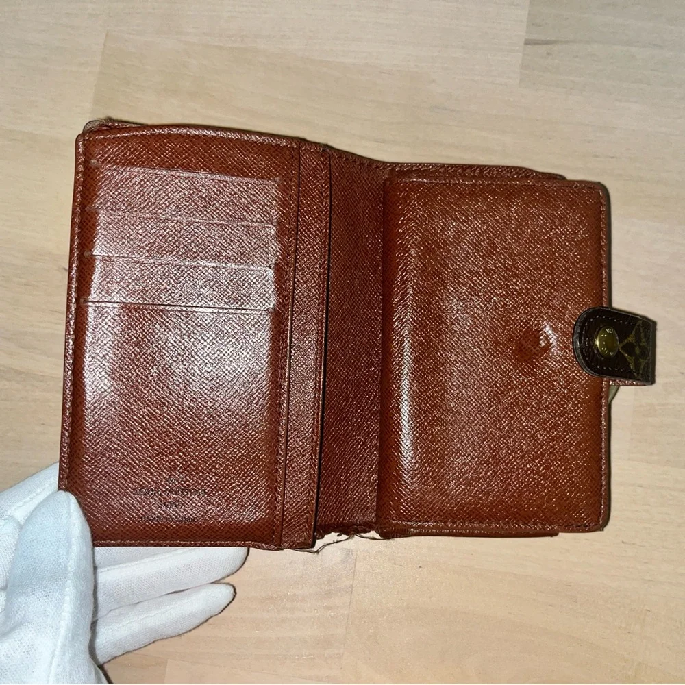 LOUIS VUITTON Kiss-Lock Monogram Canvas Leather Bifold Wallet